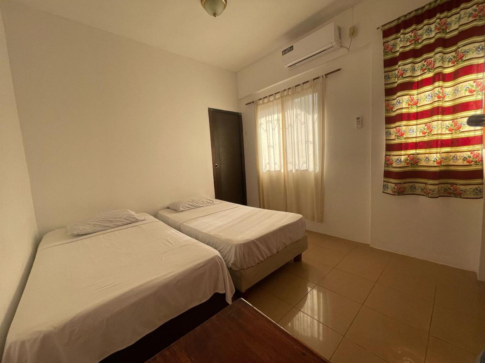 Casa De Huespedes "Darling" Hotel Puerto Baquerizo Moreno Bagian luar foto